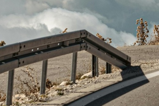 łączniki ukośne w barierze drogowej